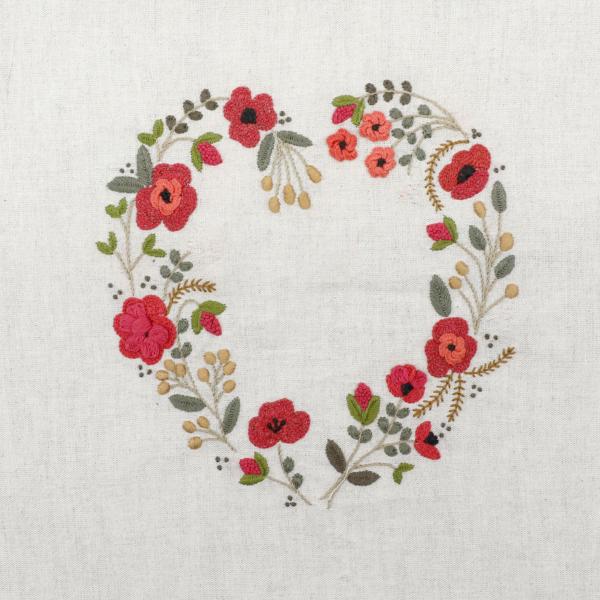 Un chat dans l'aiguille - Rouge coquelicots (June heart to embroider) (Code: C-04419)