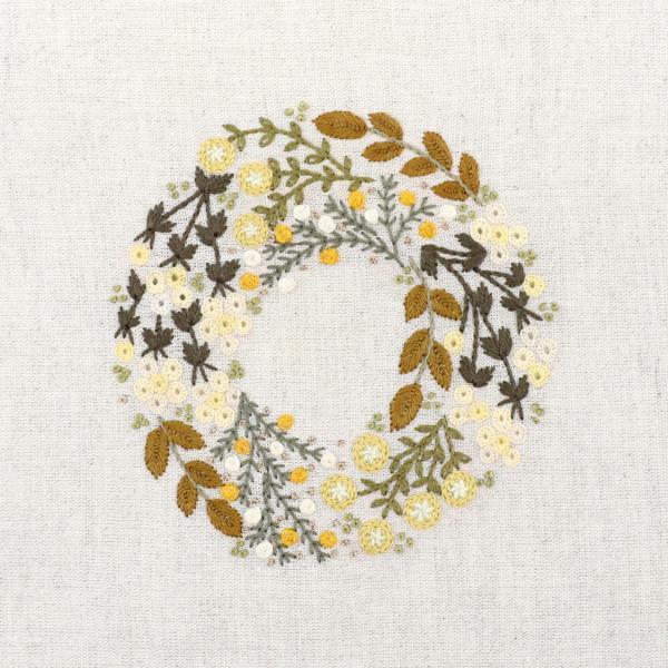 Un chat dans l'aiguille - Mimosa Wreath – Small February Wreath (Code: C-04428)