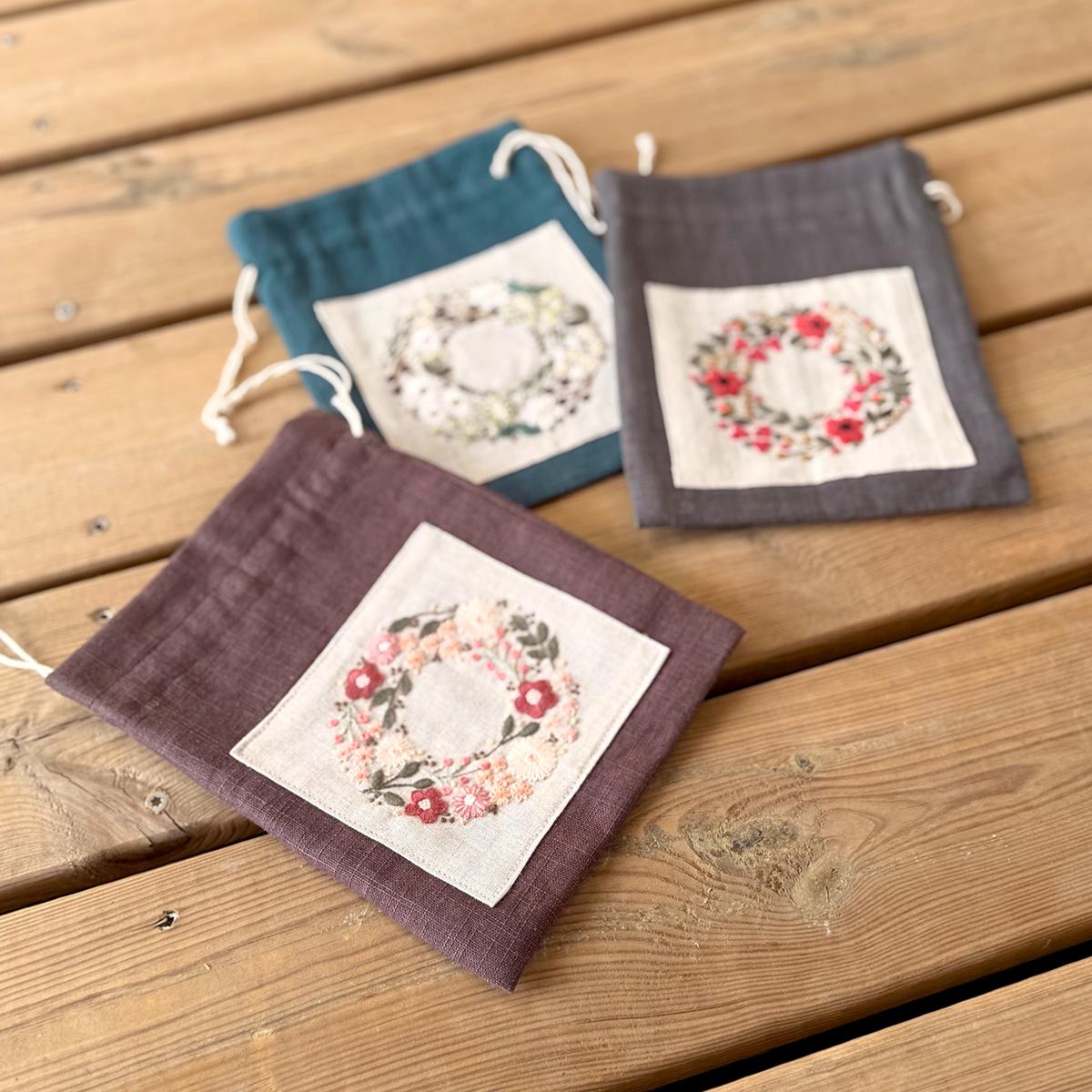 Un chat dans l'aiguille - Couronne de coquelicots - Small June wreath