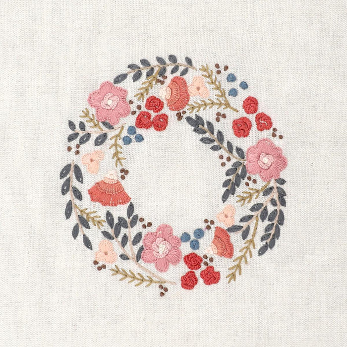 Un chat dans l'aiguille - Couronne de roses - Small September wreath (Code: C-04435)