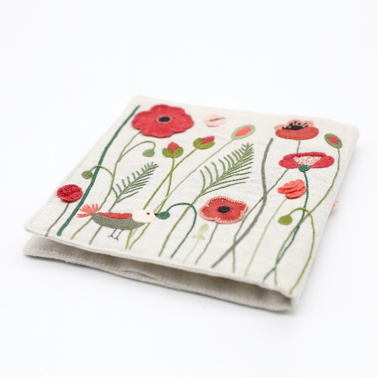 Un chat dans l'aiguillle - Needle case poppies