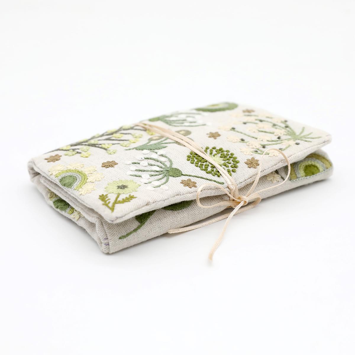 Un chat dans l'aiguille - Olive scissors & needles Case