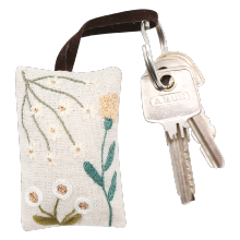 Un chat dans l'aiguille - 20 years cushion - C-09011