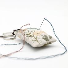 Un chat dans l'aiguille - Key holder - 20 years (Code: C-09011)