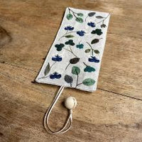 Un chat dans l'aiguille - Floral bookmark - Mélina (Code: C-09914)