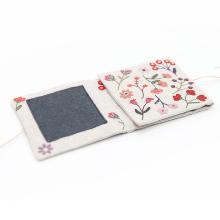 Un chat dans l'aiguille - Floral needles books - Coral (Code: C-09919)