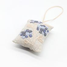 Un chat dans l'aiguille - Hortense cushion - C-09956