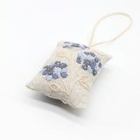 Un chat dans l'aiguille - Hortense cushion - C-09956