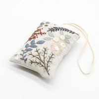 Un Chat dans l'aiguille - Nomade Anouk Cushion - C-09962