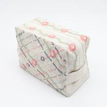 Un chat dans l'aiguille -Large floral pouch (Code: C-09982)
