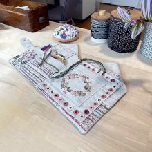 Un Chat dans L'Aiguille - La maison des Brodeuses SAL