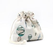 Un chat dans l'aiguille - Fish-themed pouch C-09922