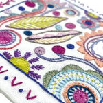 Un chat dans l'aiguille - Embroidery Stitches - Beginner