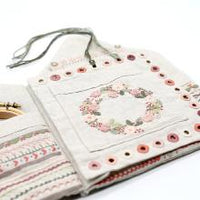 Un Chat dans L'Aiguille - La maison des Brodeuses SAL