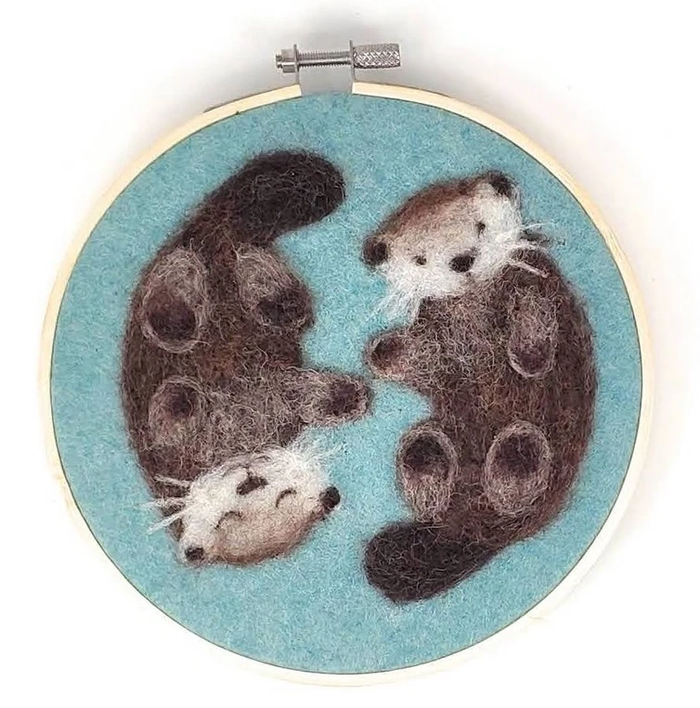 Kits de feutrage - Kit de feutrage à l'aiguille "Otters in a Hoop" (Loutres dans un cerceau)